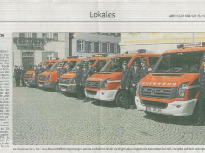Mannschaftstransportwagen vor Rathaus Vaihingen